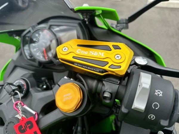 画像12: アルミ削り出し カワサキ フロントブレーキマスターシリンダーカバー マスターカバー ZX-25R (12)