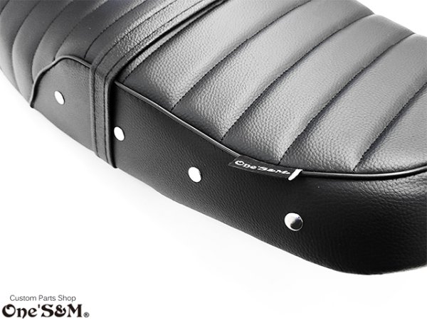 画像9: NEW リニューアル CB Styleタックロールシート CB400SF NC39 NC42 最終型まで対応 鋲打ち スタッズ付き  シートベルト 防水 金具付き レザーシート 前後アンコ抜きver (9)