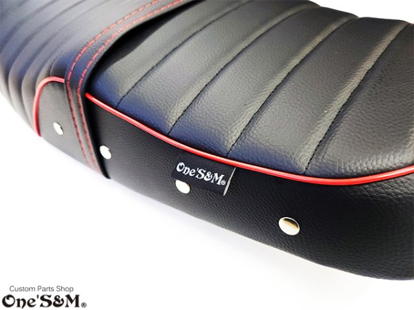 画像14: NEW リニューアル CB Styleタックロールシート CB400SF NC39 NC42 最終型まで対応 鋲打ち スタッズ付き  シートベルト 防水 金具付き レザーシート 前後アンコ抜きver (14)