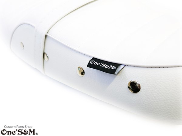 画像22: NEW リニューアル CB Styleタックロールシート CB400SF NC39 NC42 最終型まで対応 鋲打ち スタッズ付き  シートベルト 防水 金具付き レザーシート 前後アンコ抜きver (22)