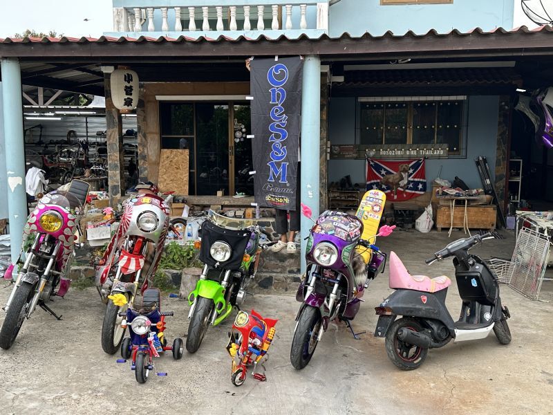 Thailandにすごいガレージが！