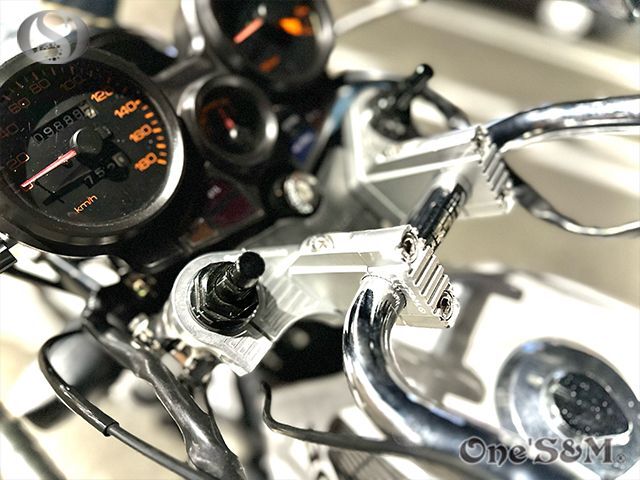 CNCアルミ削り出し ハンドルクランプホルダー セットバック付き 35π車対応