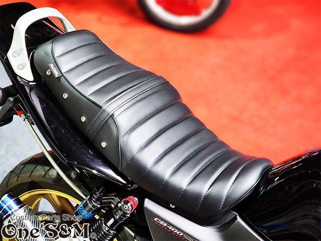 CB400SF数量限定タックロール　スタッズ付き 防水 アンコ抜き CB400SF数量限定タックロール スタッズ付き 防水 アンコ抜き